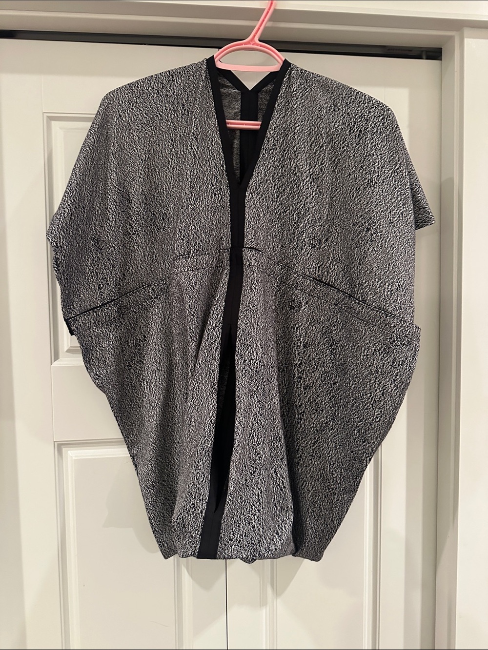 Lulu Lemon Black & White Textured Open-Front Women's Sweater